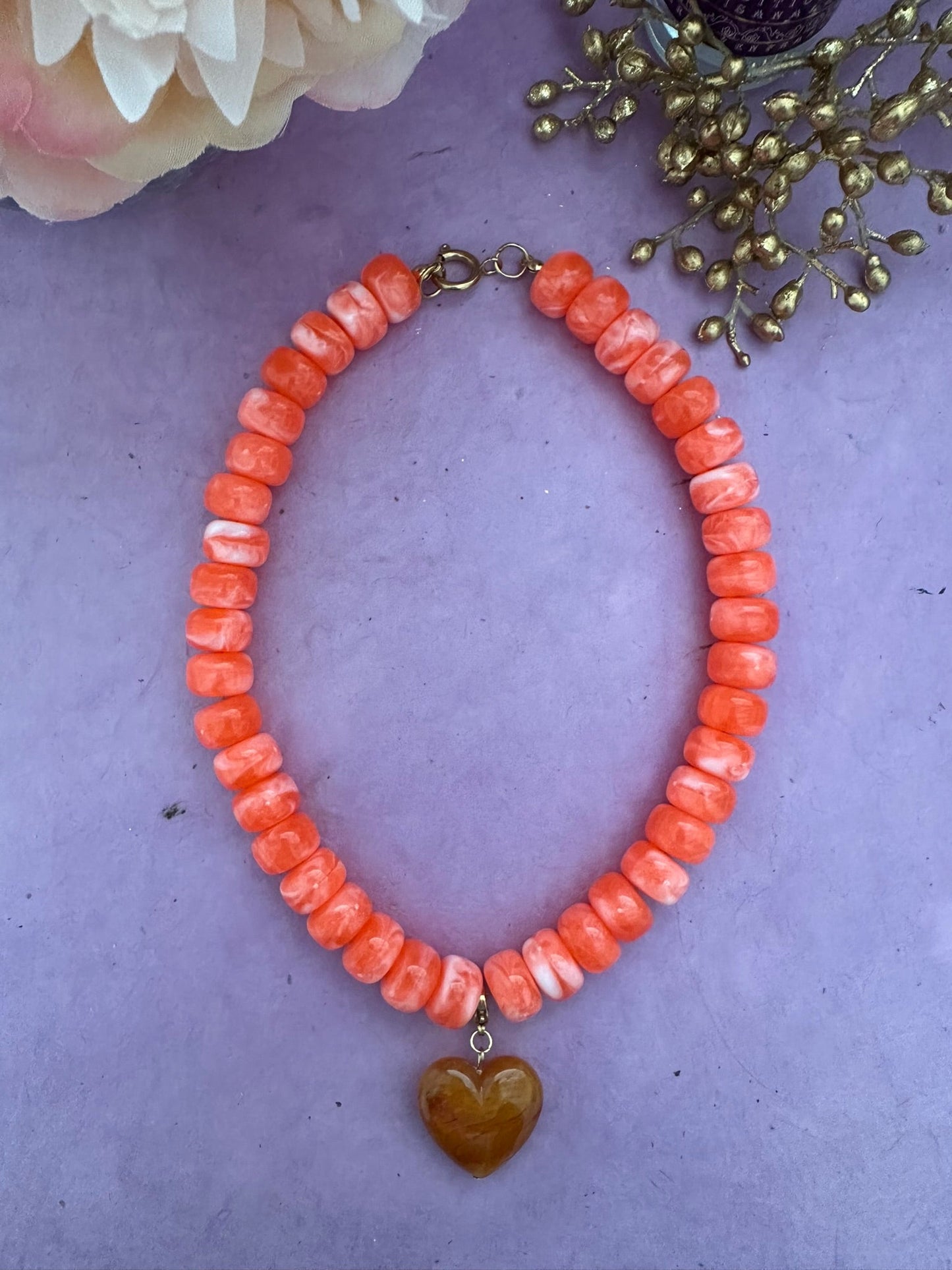 Coffret cadeau collier coeur CLAUDIE – Collier de perles coloré avec ses 3 pendentifs cœurs amovibles - Camilmari Bijoux - Composition sur mesure de votre choix