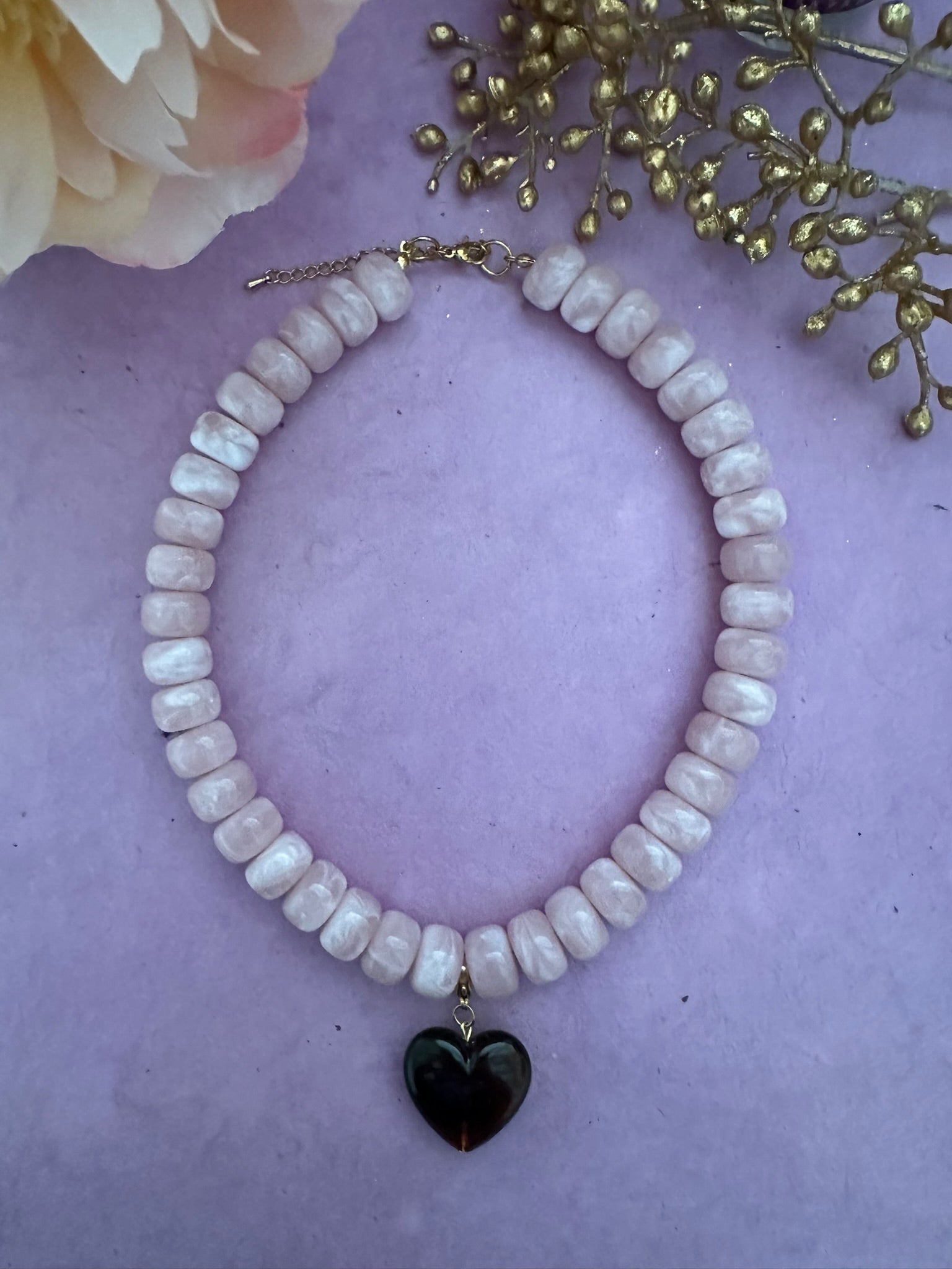 Coffret cadeau collier coeur CLAUDIE – Collier de perles coloré avec ses 3 pendentifs cœurs amovibles - Camilmari Bijoux - Composition sur mesure de votre choix