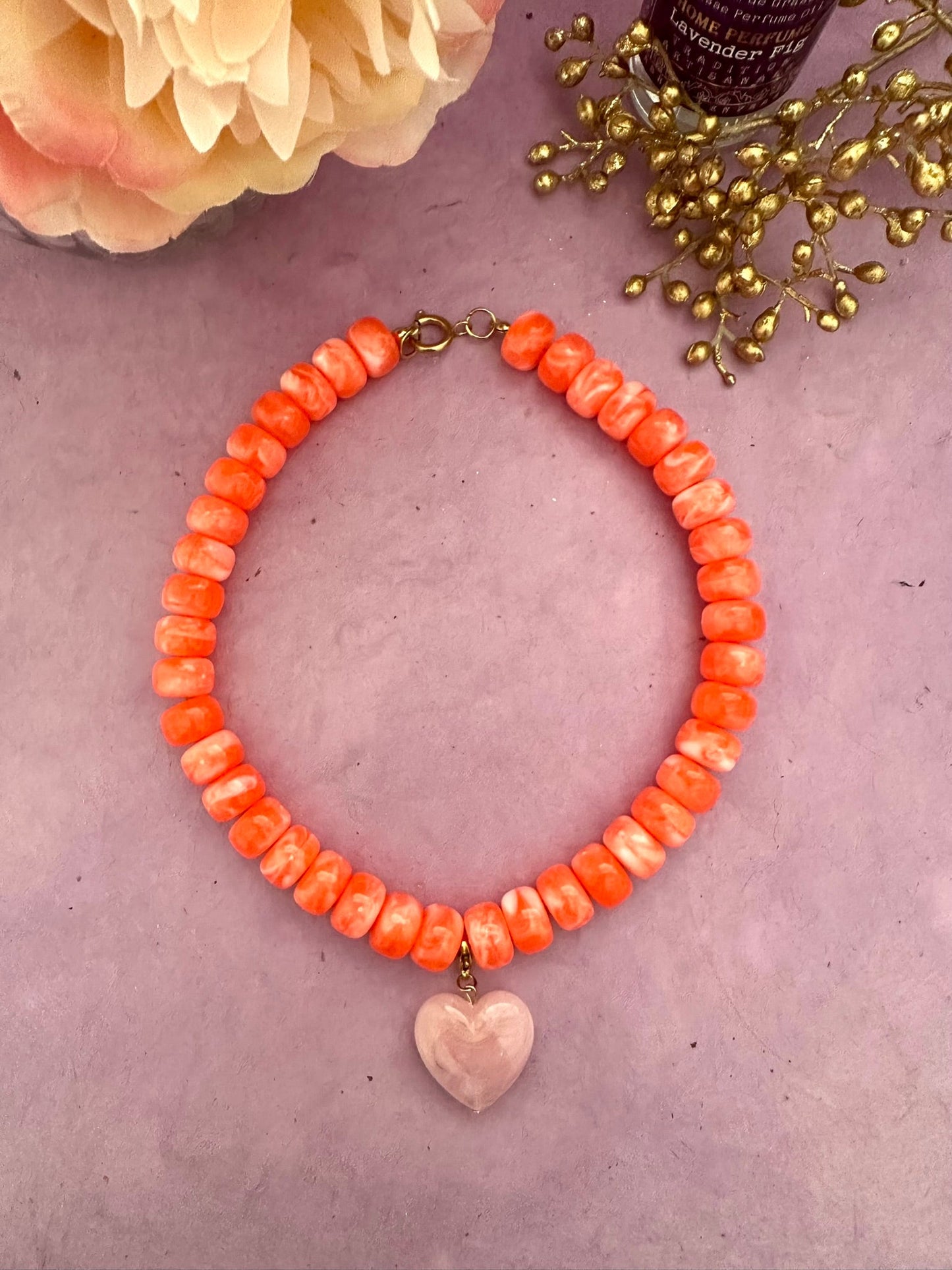 Coffret cadeau collier coeur CLAUDIE – Collier de perles coloré avec ses 3 pendentifs cœurs amovibles - Camilmari Bijoux - Composition sur mesure de votre choix