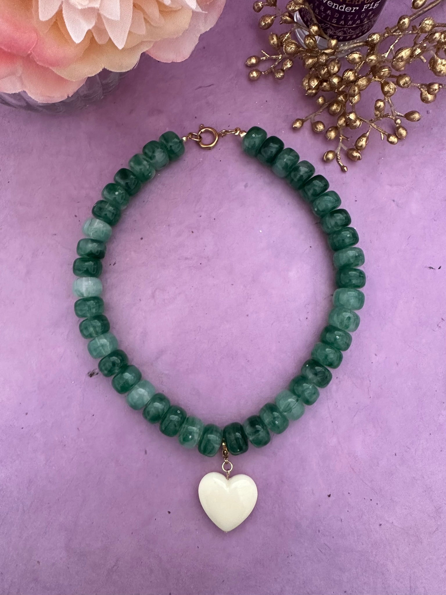 Coffret cadeau collier coeur CLAUDIE – Collier de perles coloré avec ses 3 pendentifs cœurs amovibles - Camilmari Bijoux - Composition sur mesure de votre choix