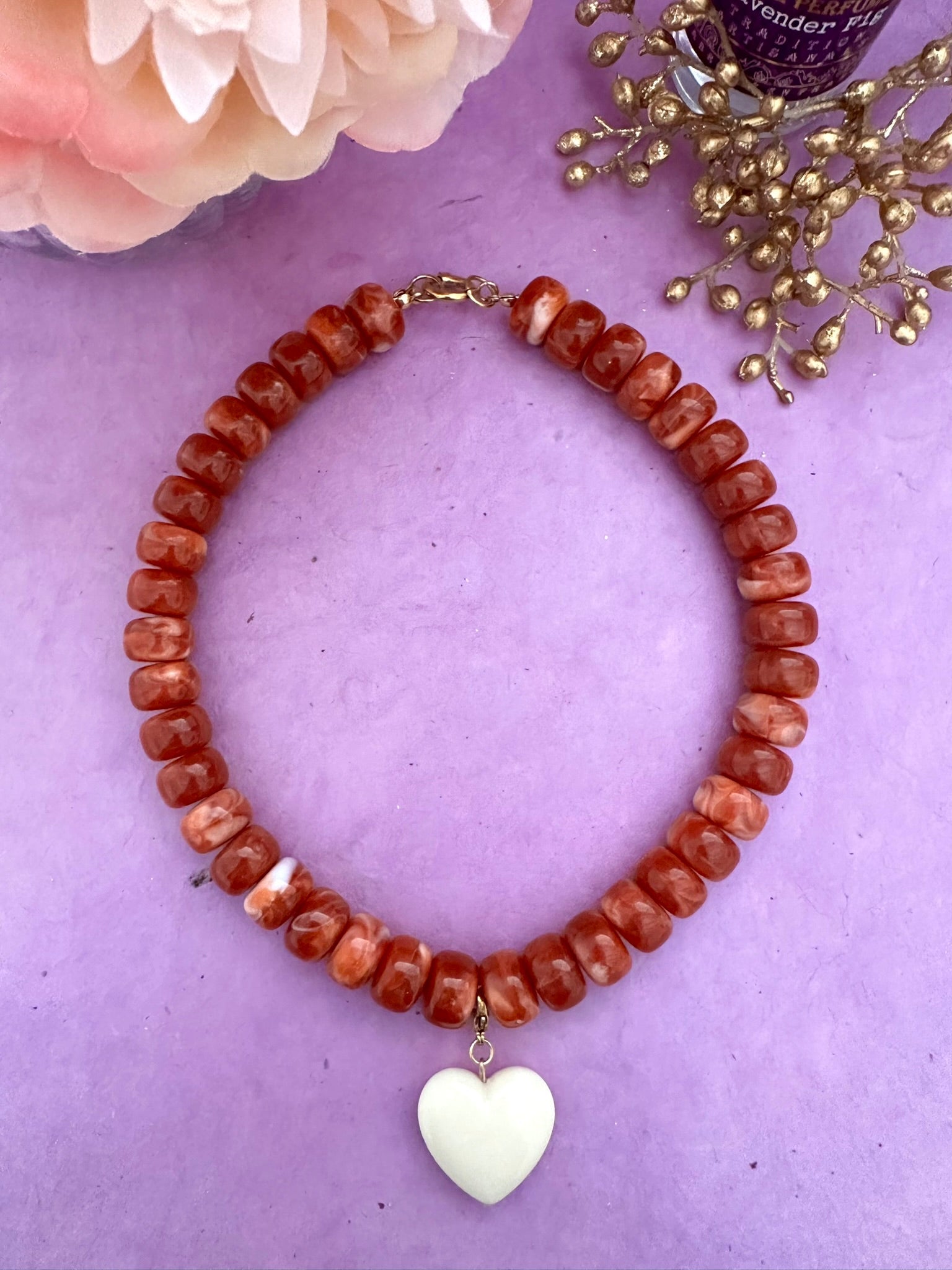 Coffret cadeau collier coeur CLAUDIE – Collier de perles coloré avec ses 3 pendentifs cœurs amovibles - Camilmari Bijoux - Composition sur mesure de votre choix