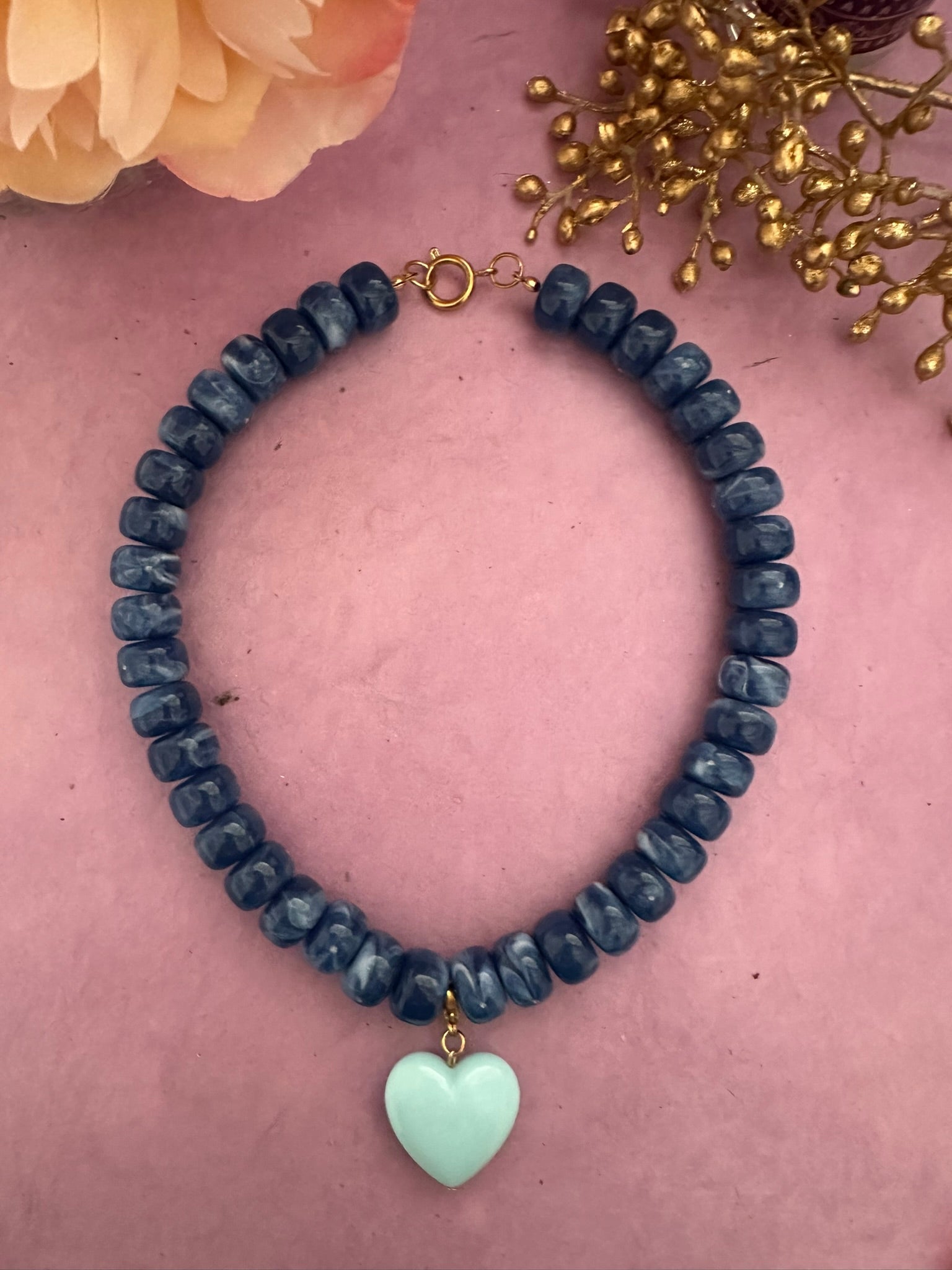 Coffret cadeau collier coeur CLAUDIE – Collier de perles coloré avec ses 3 pendentifs cœurs amovibles - Camilmari Bijoux - Composition sur mesure de votre choix