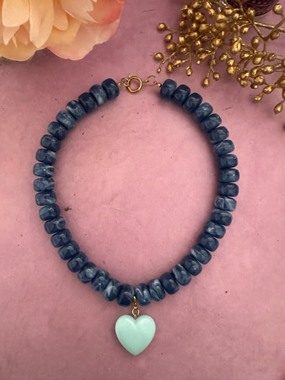 Coffret cadeau collier coeur CLAUDIE – Collier de perles coloré avec ses 3 pendentifs cœurs amovibles - Camilmari Bijoux - Composition sur mesure de votre choix