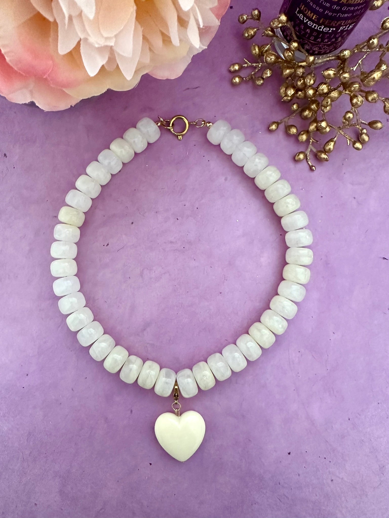 Coffret cadeau collier coeur CLAUDIE – Collier de perles coloré avec ses 3 pendentifs cœurs amovibles - Camilmari Bijoux - Composition sur mesure de votre choix