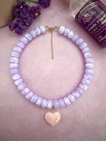 Coffret cadeau collier coeur CLAUDIE - Camilmari Bijoux - Collier lilas avec cœurs lilas rose pâle et écru