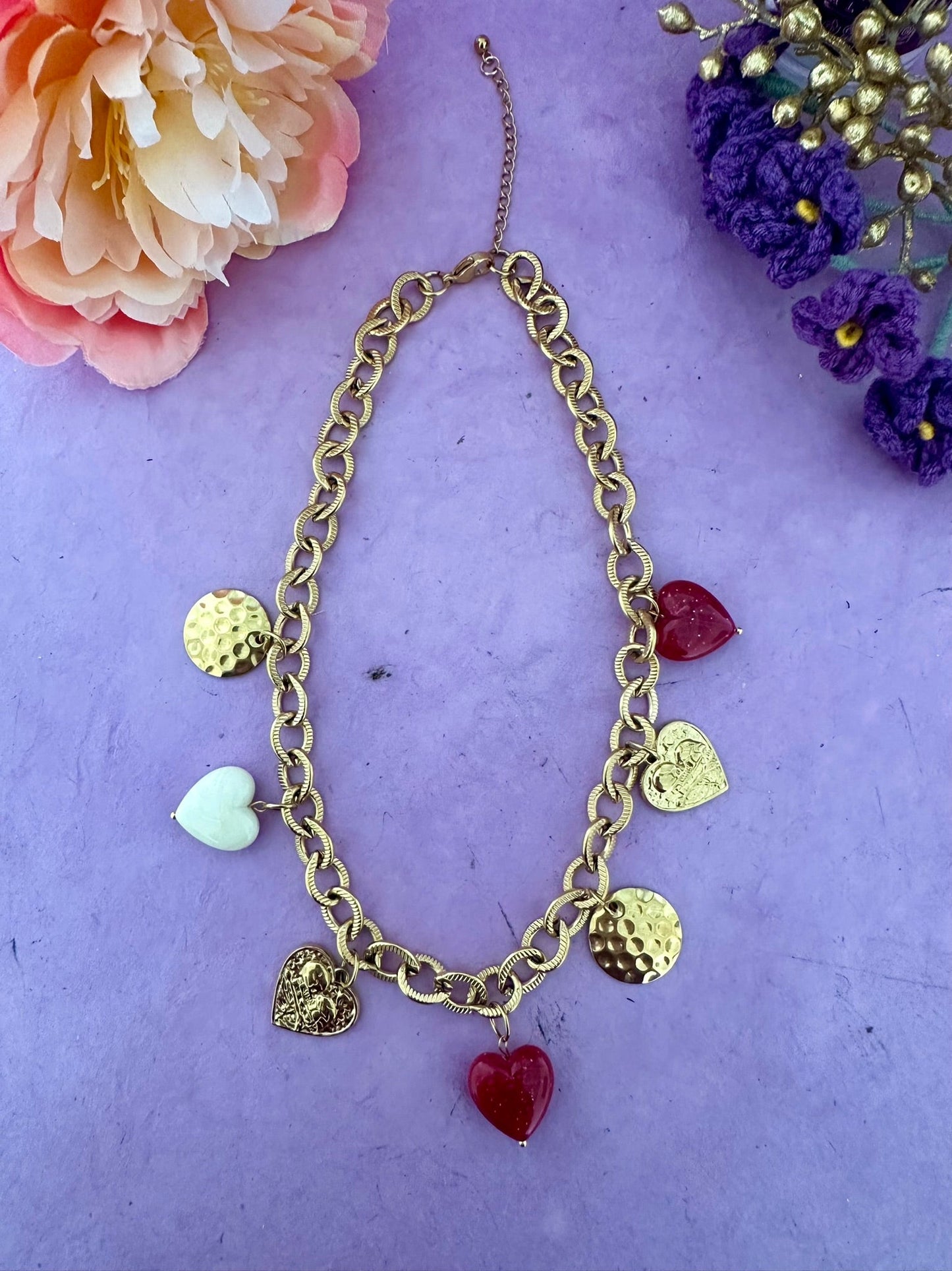 Collier ALTHÉA – Collier breloques coeurs doré rouge et écru - Camilmari Bijoux - 