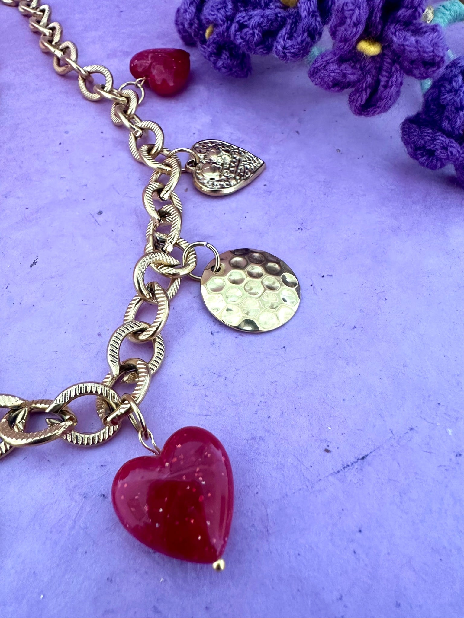 Collier ALTHÉA – Collier breloques coeurs doré rouge et écru - Camilmari Bijoux - 