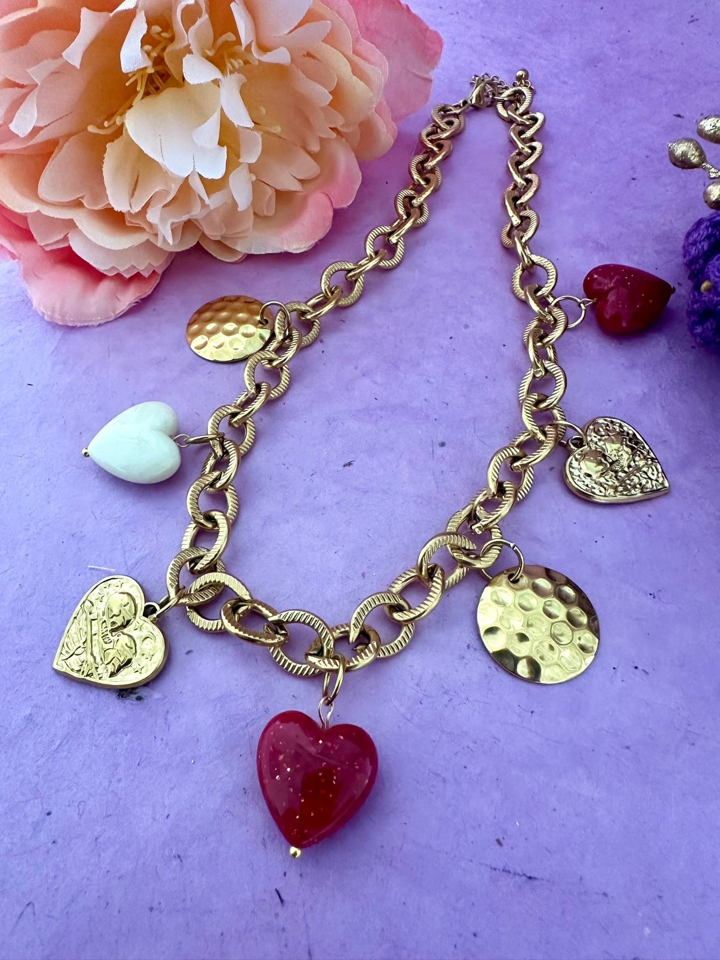 Collier ALTHÉA – Collier breloques coeurs doré rouge et écru - Camilmari Bijoux - 