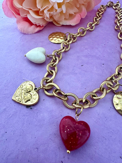 Collier ALTHÉA – Collier breloques coeurs doré rouge et écru - Camilmari Bijoux - 