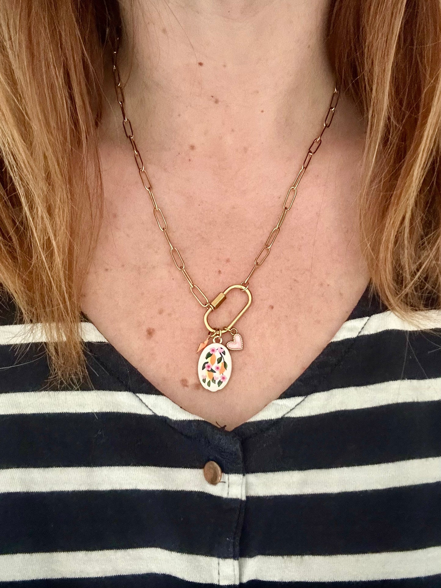 Collier charms acier inoxydable CLEA - Camilmari Bijoux - Médaillon fruits et fleurs ovale