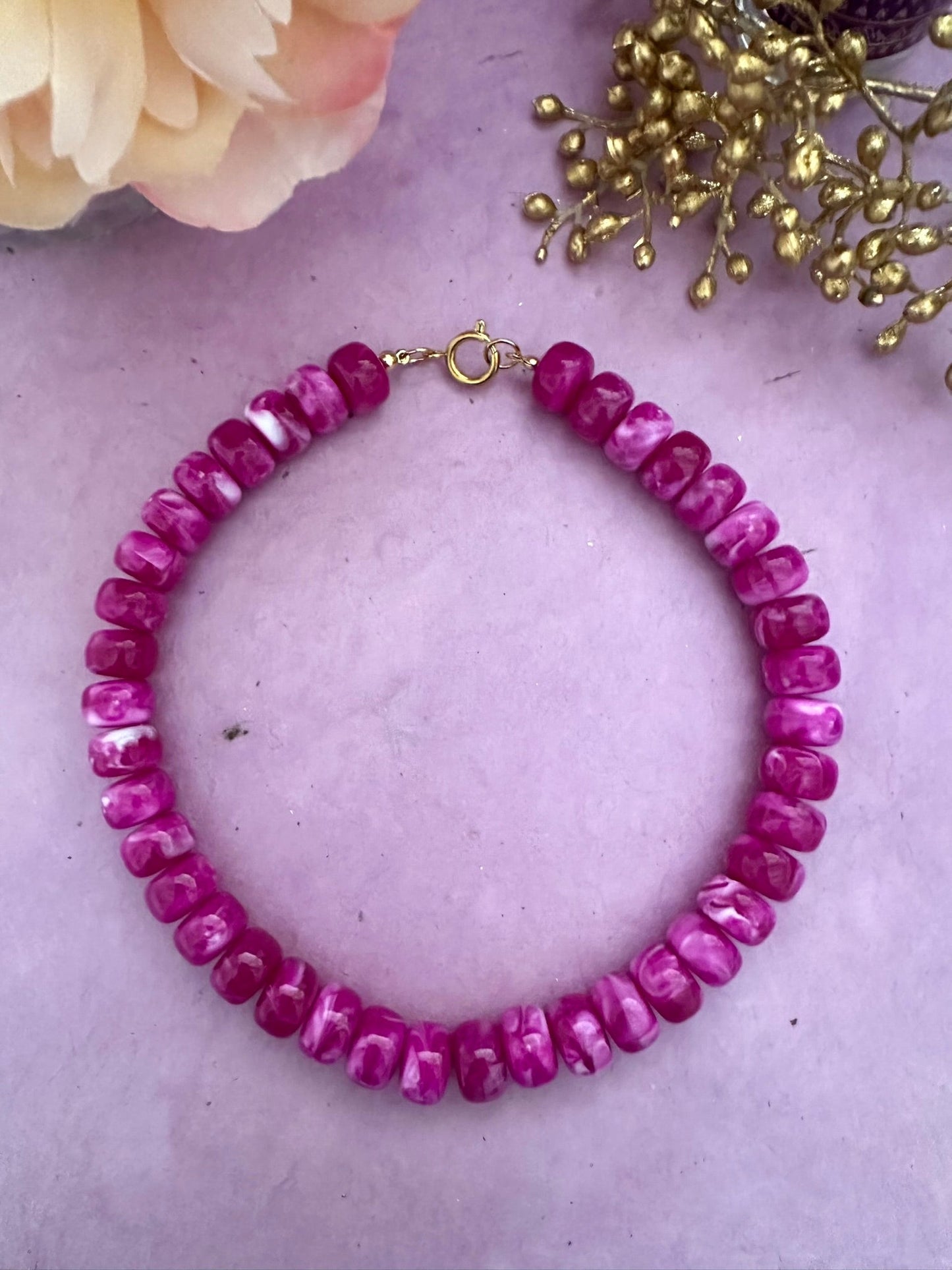 Collier CLAUDIA – Collier de perles coloré et moderne - Camilmari Bijoux - Violet Framboise marbré