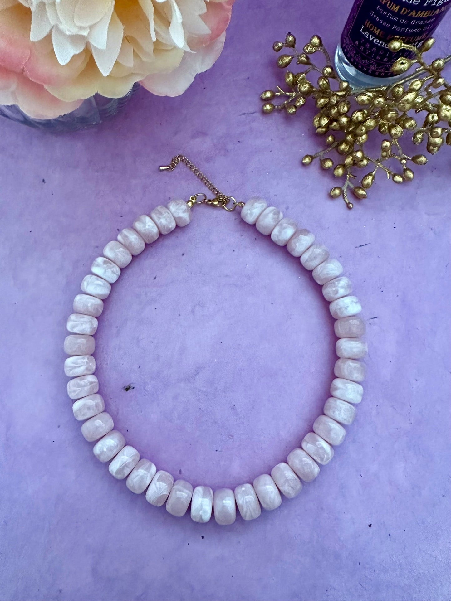 Collier CLAUDIA – Collier de perles coloré et moderne - Camilmari Bijoux - Rose pâle marbré