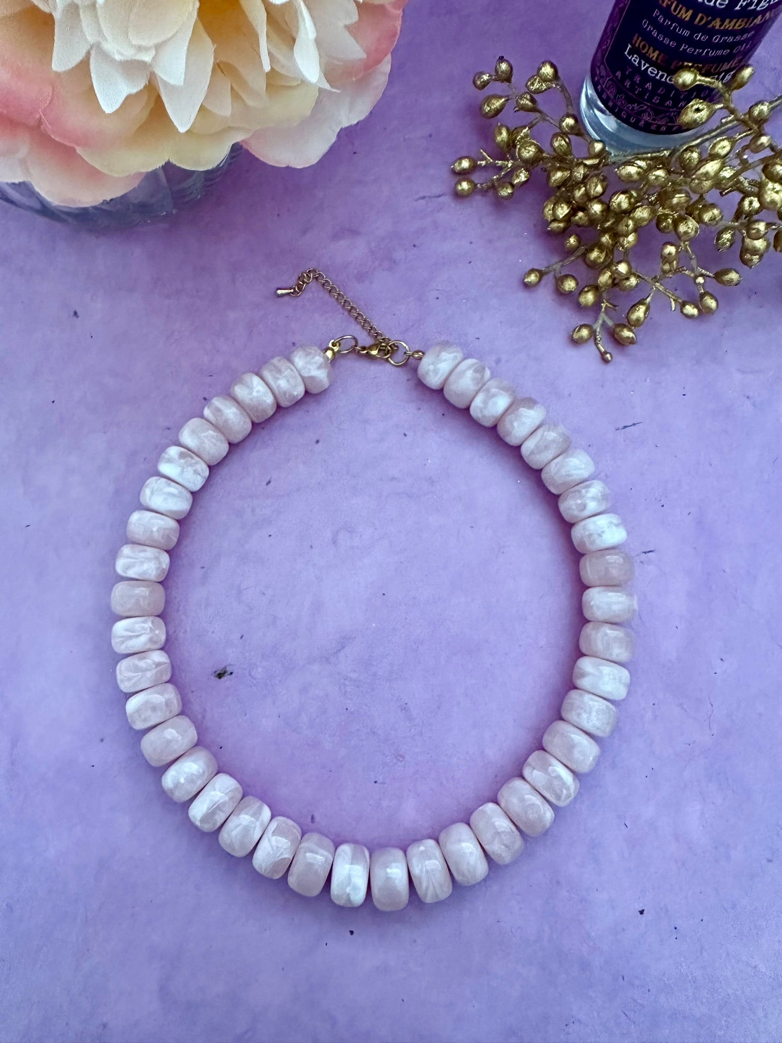 Collier CLAUDIA – Collier de perles coloré et moderne - Camilmari Bijoux - Rose pâle marbré