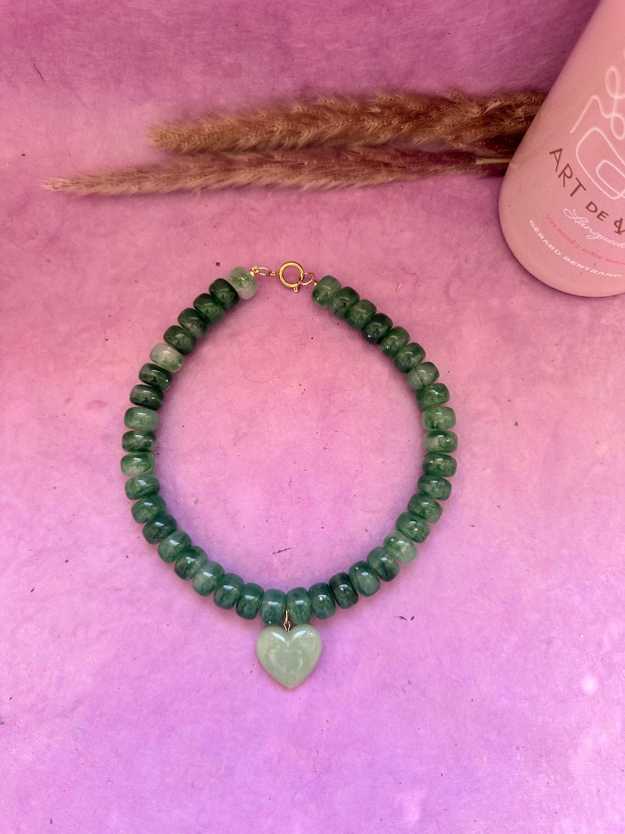 Collier cœur CLAUDIE – Collier de perles coloré fait main et personnalisable - Camilmari Bijoux - Vert intense marbré avec cœur vert lichen