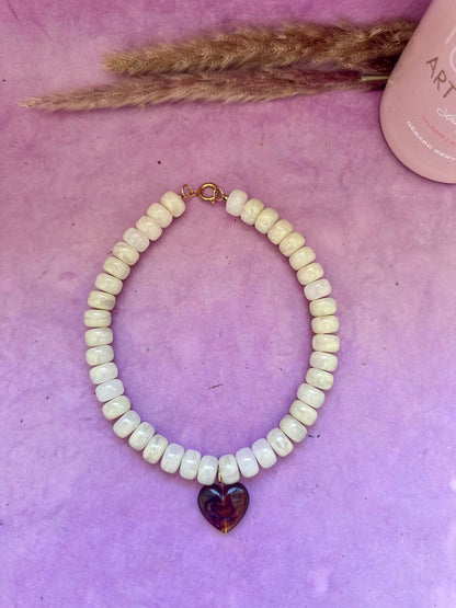 Collier cœur CLAUDIE – Collier de perles coloré fait main et personnalisable - Camilmari Bijoux - Écru marbré avec cœur ambré