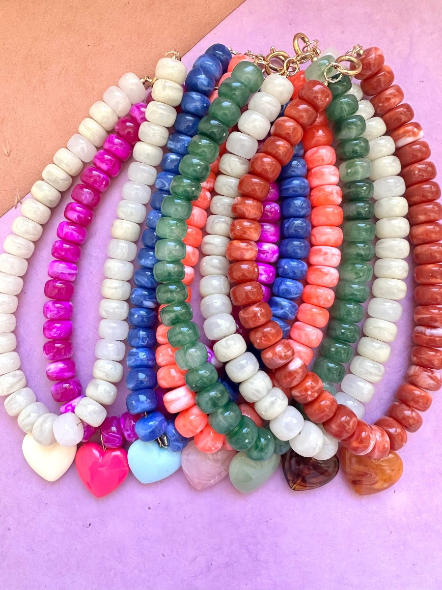 Collier cœur CLAUDIE – Collier de perles coloré fait main et personnalisable - Camilmari Bijoux - Sur mesure - coloris de perles et de cœur au choix