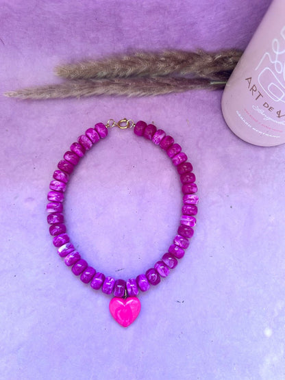 Collier cœur CLAUDIE – Collier de perles coloré fait main et personnalisable - Camilmari Bijoux - Fuchsia - violet avec cœur rose fuchsia
