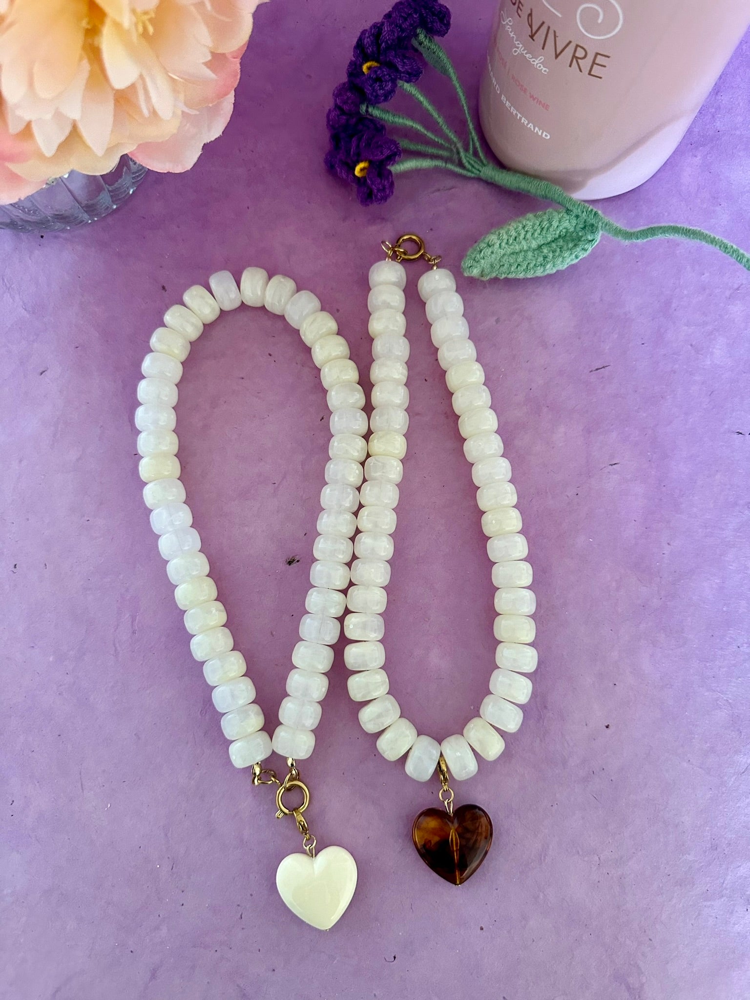 Collier cœur CLAUDIE – Collier de perles coloré fait main et personnalisable - Camilmari Bijoux - Sur mesure - coloris de perles et de cœur au choix