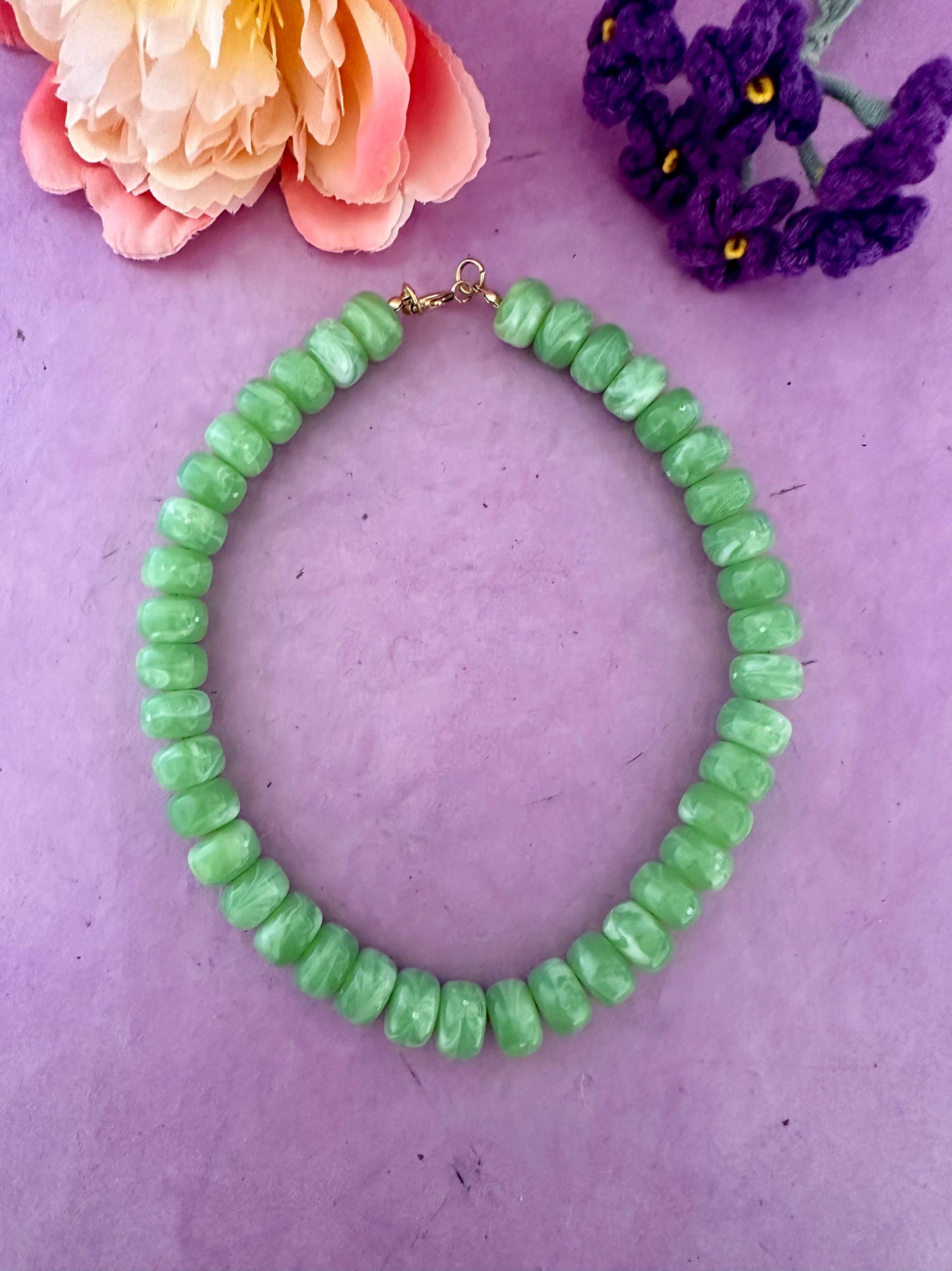Collier coloré CLAUDIA en acrylique - Camilmari Bijoux - Vert pomme marbré