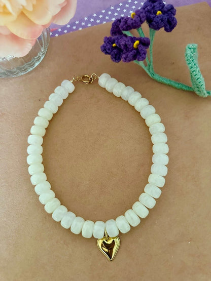 Collier de perles blanc et cœur doré CLARA - Camilmari Bijoux - Fermoir bouée sans chainette d'extension