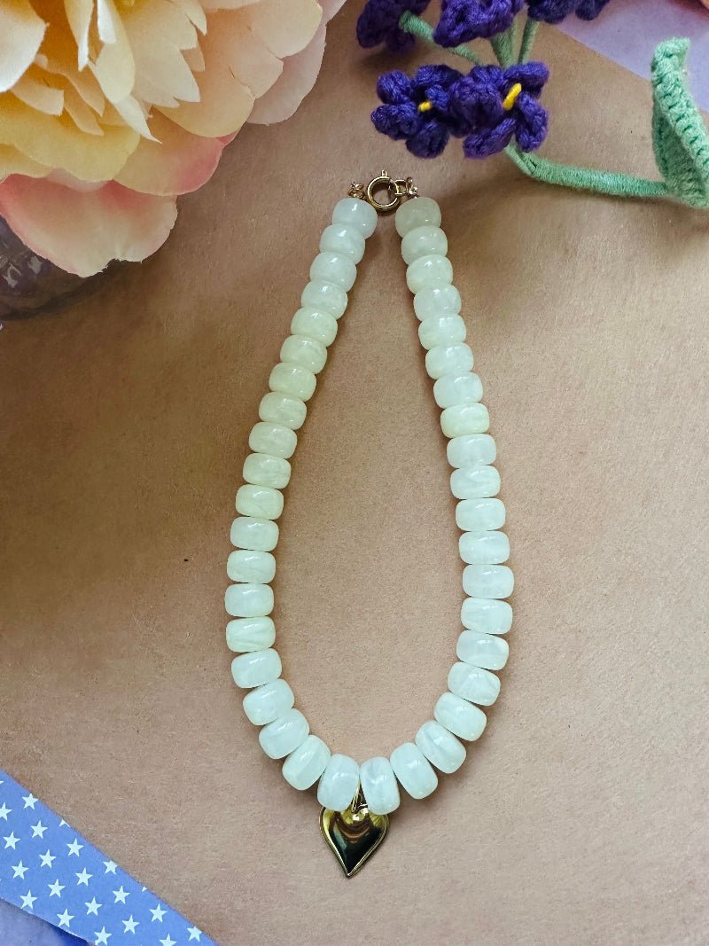 Collier de perles blanc et cœur doré CLARA - Camilmari Bijoux - Fermoir bouée sans chainette d'extension
