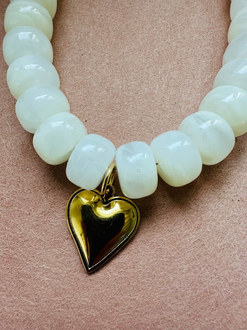 Collier de perles blanc et cœur doré CLARA - Camilmari Bijoux - Fermoir bouée sans chainette d'extension