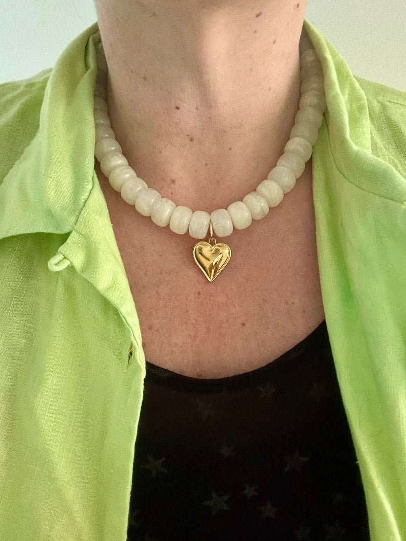 Collier de perles blanc et cœur doré CLARA - Camilmari Bijoux - Fermoir bouée sans chainette d'extension