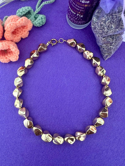 Collier de perles dorées torsadées en acrylique brillant DAPHNÉ - Camilmari Bijoux - 