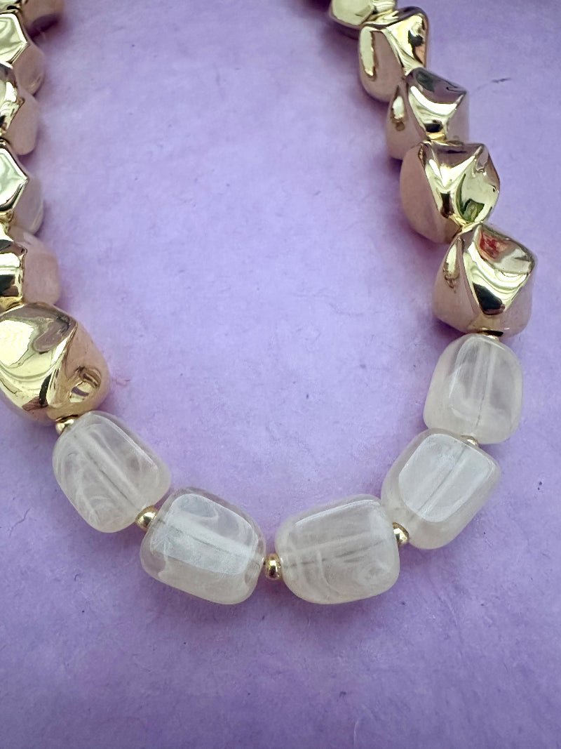 Collier EMY – Collier de perles doré et blanc moderne et raffiné - Camilmari Bijoux - 