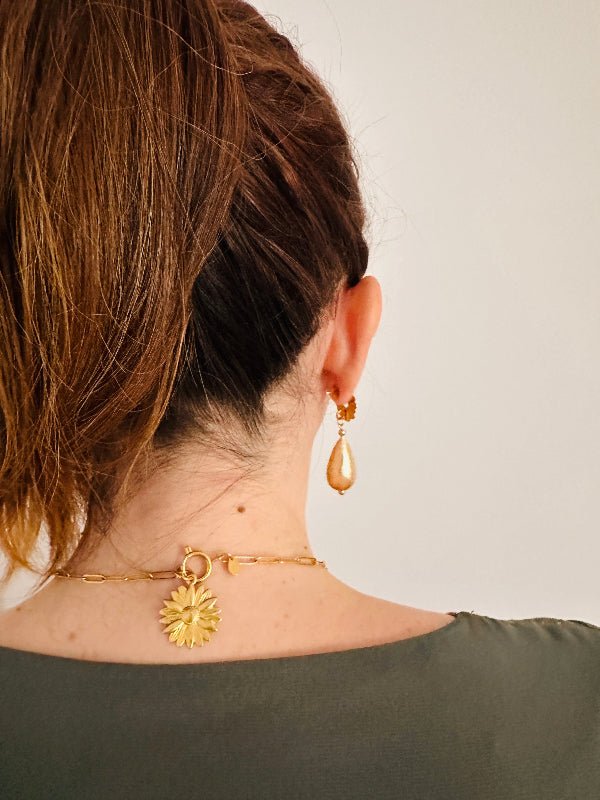 Collier LILY – Maille rectangle dorée et pendentif cœur personnalisable - Camilmari Bijoux - Collier + pendentif petite fleur