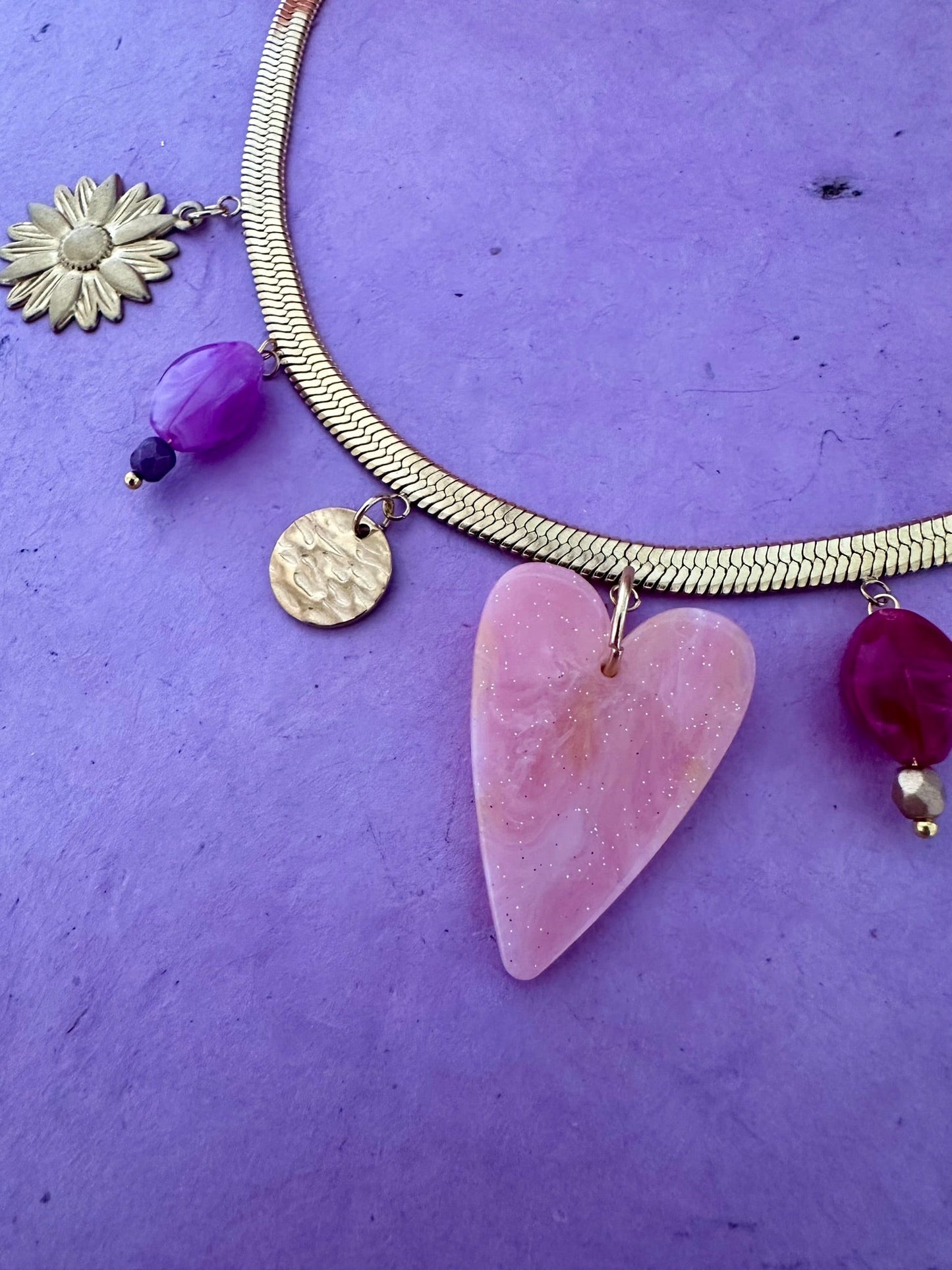 Collier LYRA – Collier doré à breloques coeur et fleur - Camilmari Bijoux - 