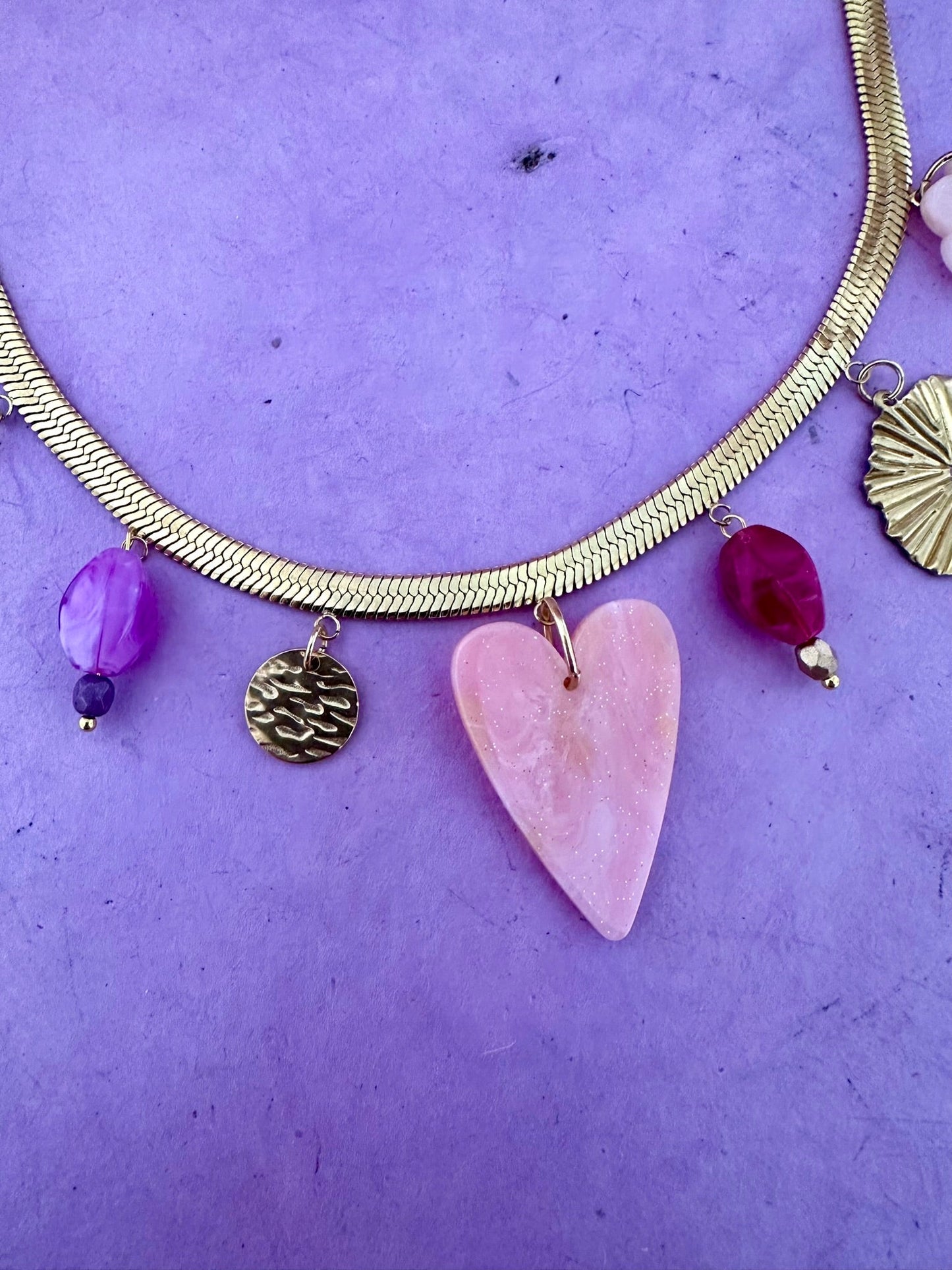 Collier LYRA – Collier doré à breloques coeur et fleur - Camilmari Bijoux - 