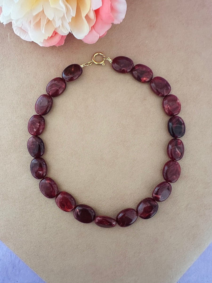 Collier OLIVIA – Collier de perles ovales colorées en acrylique fait main - Camilmari Bijoux - Rouge bordeaux