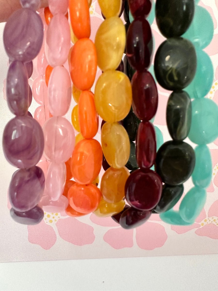 Collier OLIVIA – Collier de perles ovales colorées en acrylique fait main - Camilmari Bijoux - Rouge bordeaux