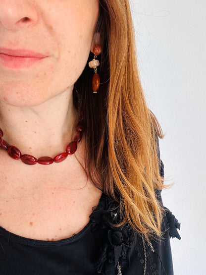 Collier OLIVIA – Collier de perles ovales colorées en acrylique fait main - Camilmari Bijoux - Rouge bordeaux