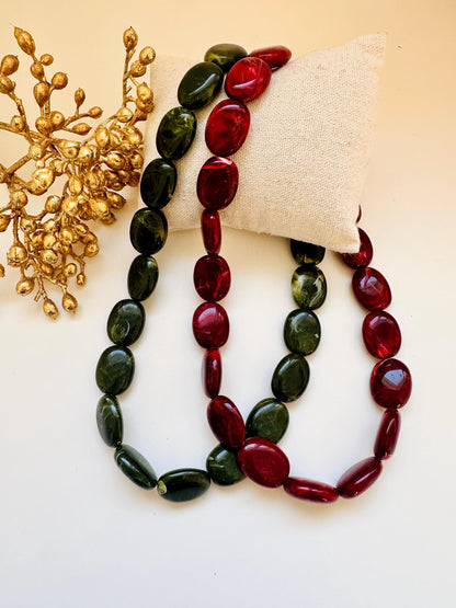 Collier OLIVIA – Collier de perles ovales colorées en acrylique fait main - Camilmari Bijoux - Rouge bordeaux