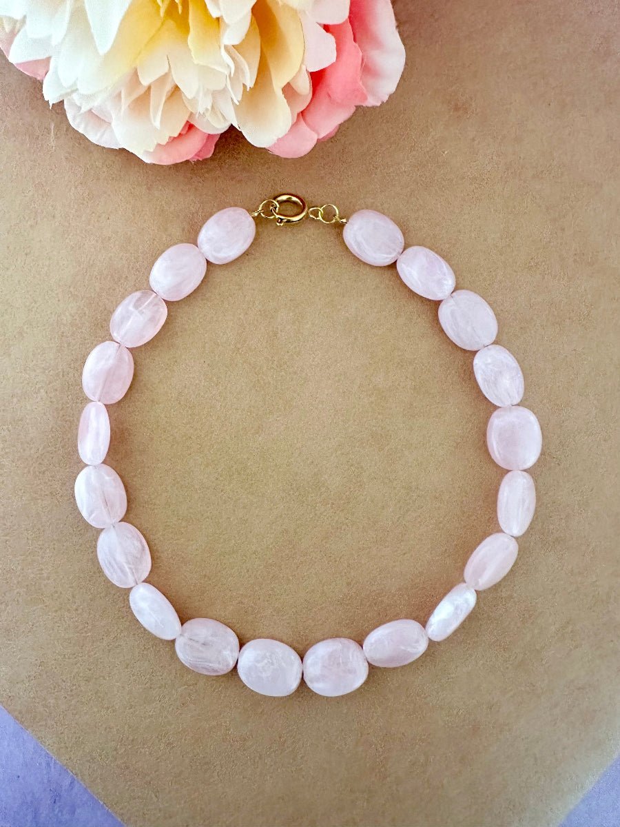 Collier OLIVIA – Collier de perles ovales colorées en acrylique fait main - Camilmari Bijoux - Rose pâle