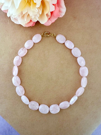 Collier OLIVIA – Collier de perles ovales colorées en acrylique fait main - Camilmari Bijoux - Rose pâle