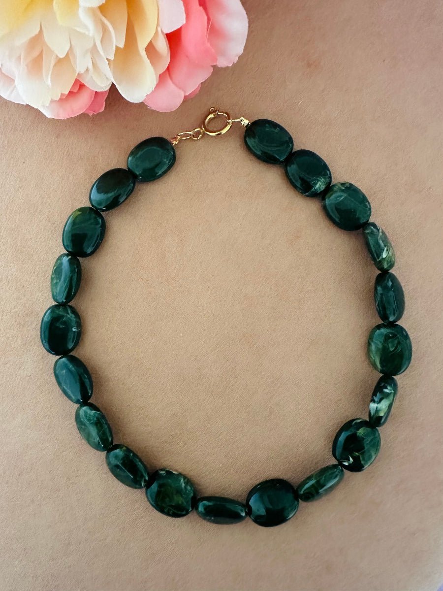 Collier OLIVIA – Collier de perles ovales colorées en acrylique fait main - Camilmari Bijoux - Vert olive