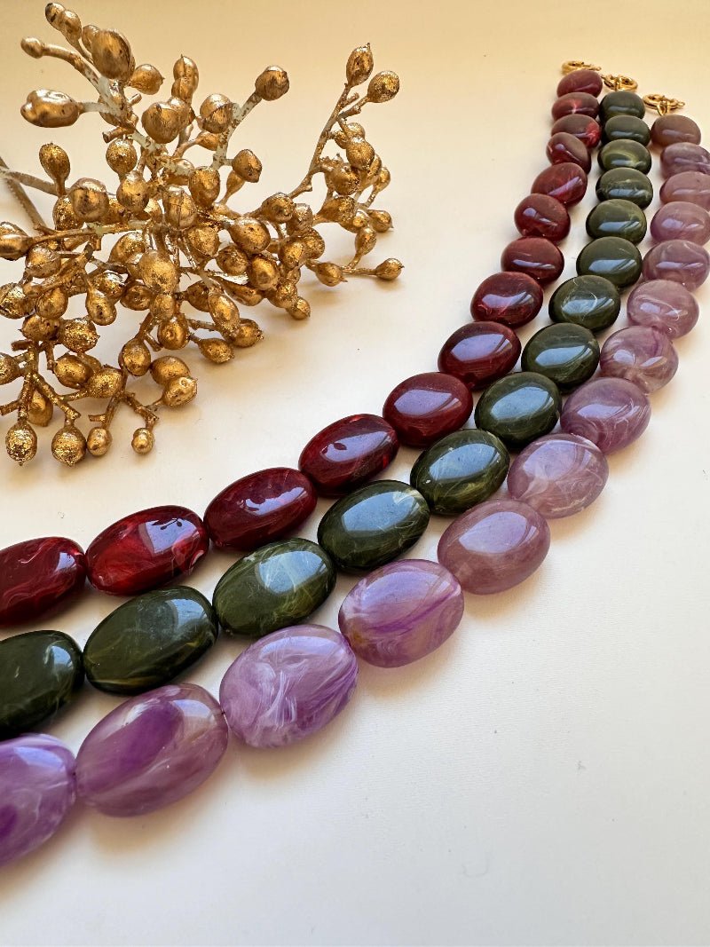 Collier OLIVIA – Collier de perles ovales colorées en acrylique fait main - Camilmari Bijoux - Rouge bordeaux