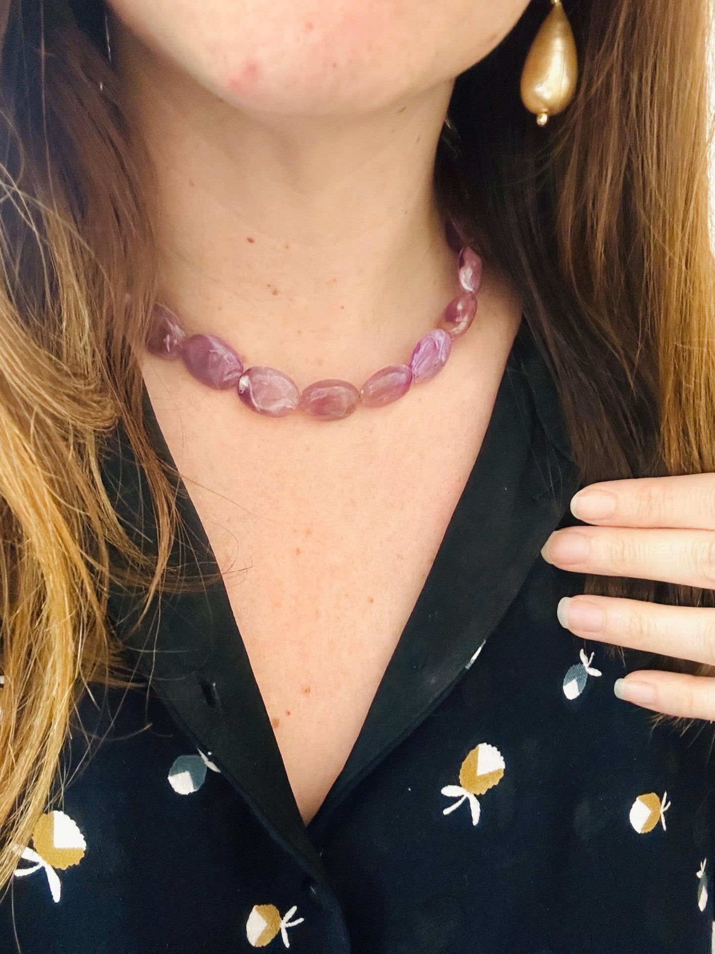Collier OLIVIA – Collier de perles ovales colorées en acrylique fait main - Camilmari Bijoux - Violet aubergine