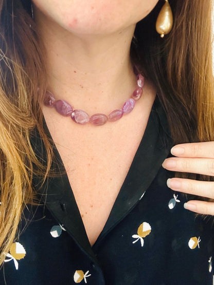 Collier OLIVIA – Collier de perles ovales colorées en acrylique fait main - Camilmari Bijoux - Violet aubergine