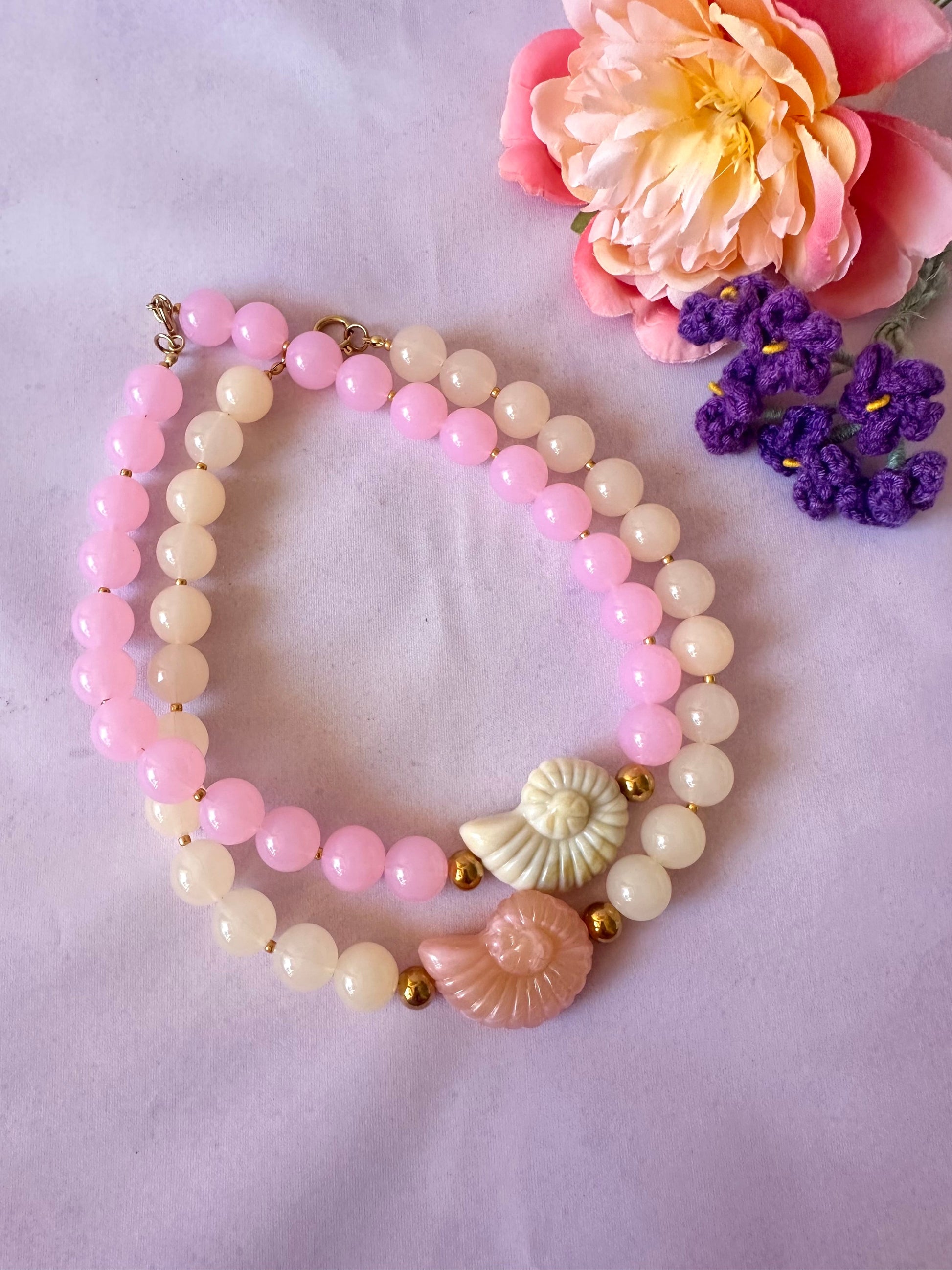 Collier perles coquillage LAGUNE - Camilmari Bijoux - Perles pêche clair et coquillage rose