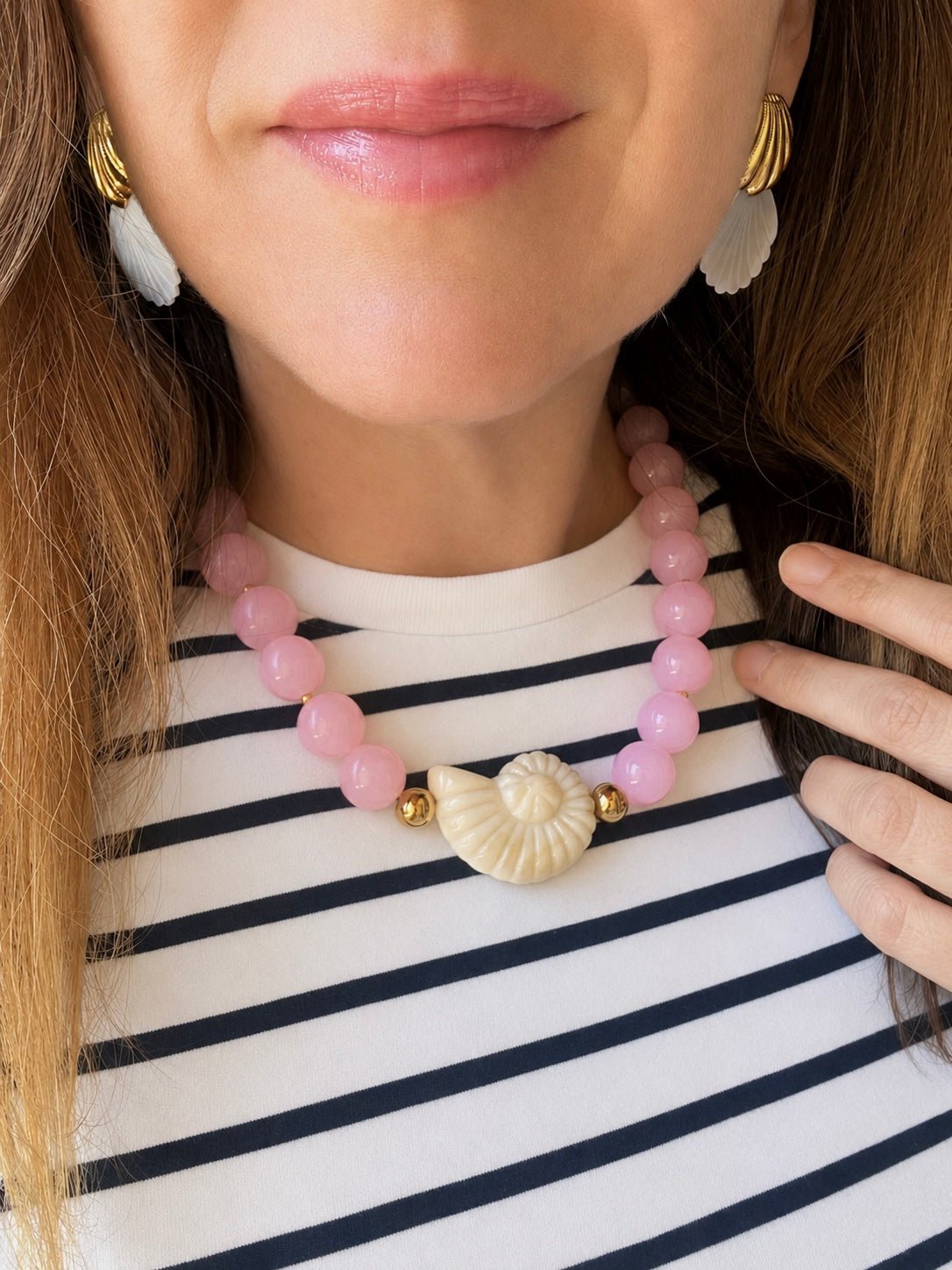 Collier perles coquillage LAGUNE - Camilmari Bijoux - Perles rose bonbon et coquillage beige