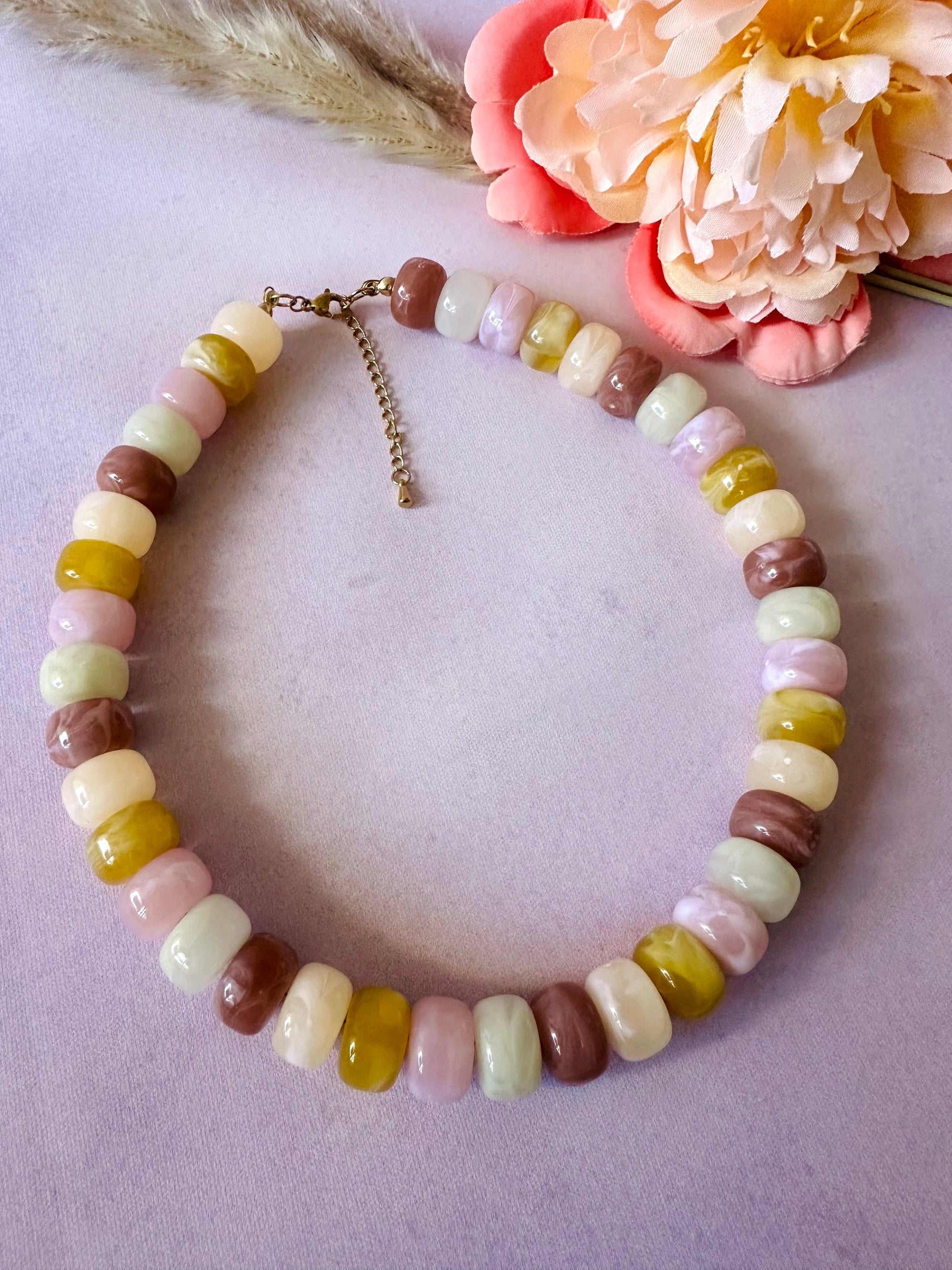 Collier perles couleurs BONNIE - Camilmari Bijoux - Avec pendentif coeur écru