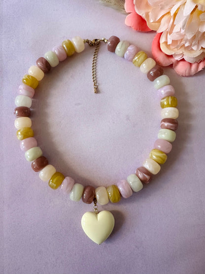 Collier perles couleurs BONNIE - Camilmari Bijoux - Avec pendentif coeur écru