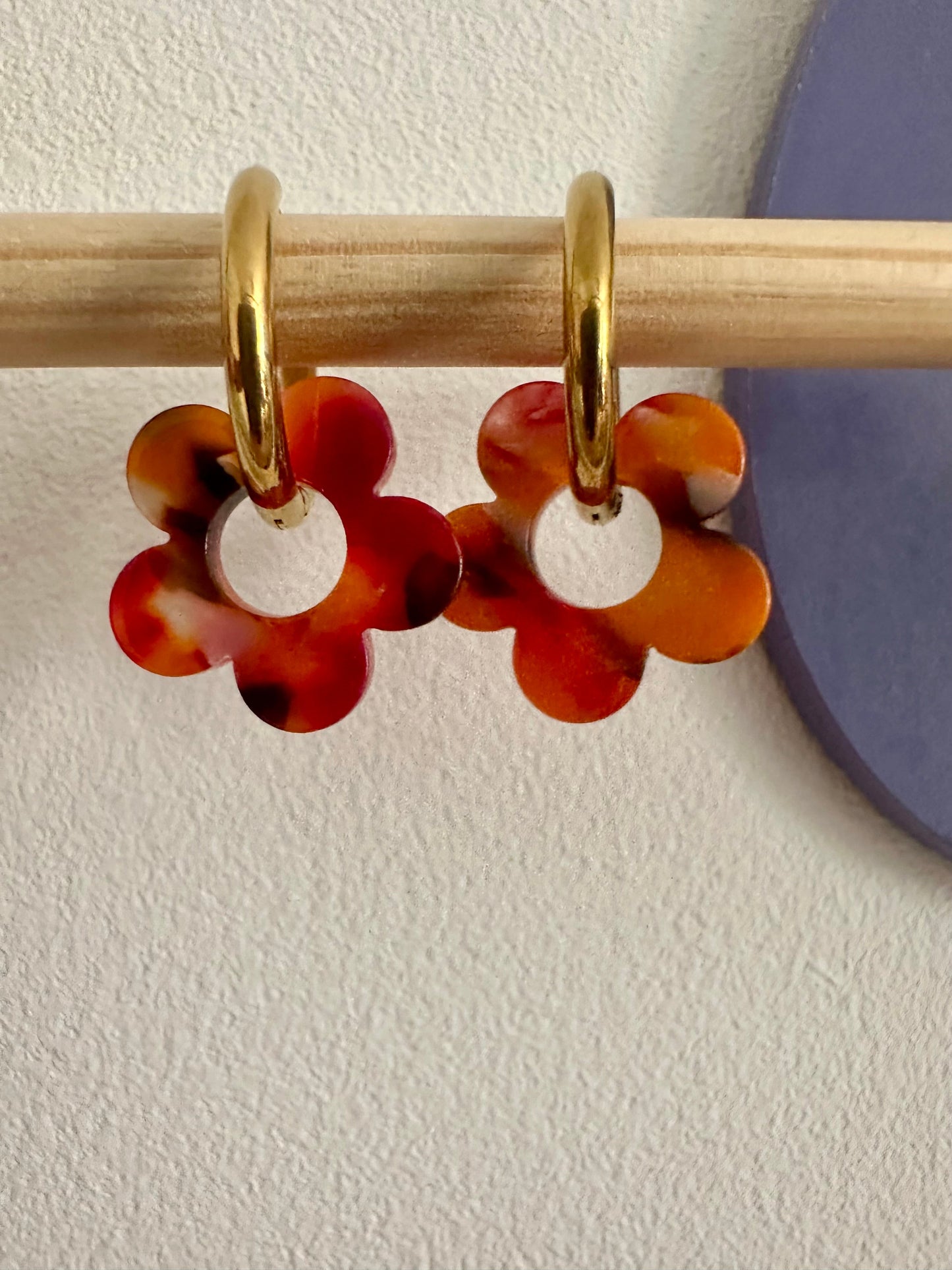 Créoles avec pampilles ELIETTE - Camilmari Bijoux - Créoles dorées avec une paire de pampilles fleurs