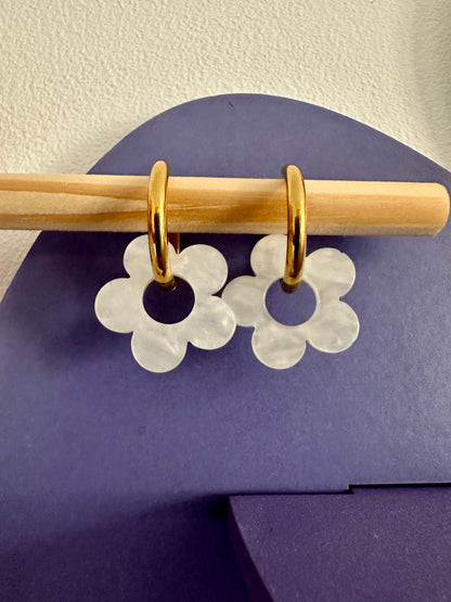 Créoles avec pampilles ELIETTE - Camilmari Bijoux - Créoles dorées avec une paire de pampilles fleurs