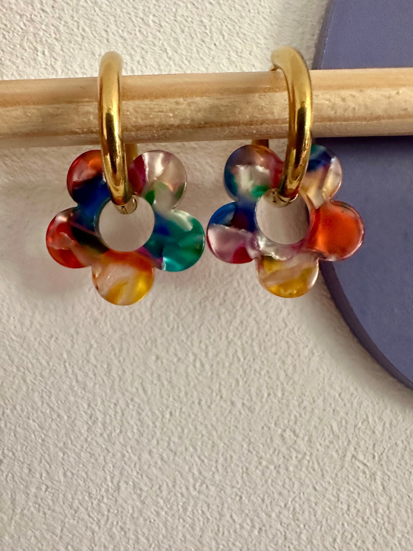 Créoles avec pampilles ELIETTE - Camilmari Bijoux - Créoles dorées avec une paire de pampilles fleurs