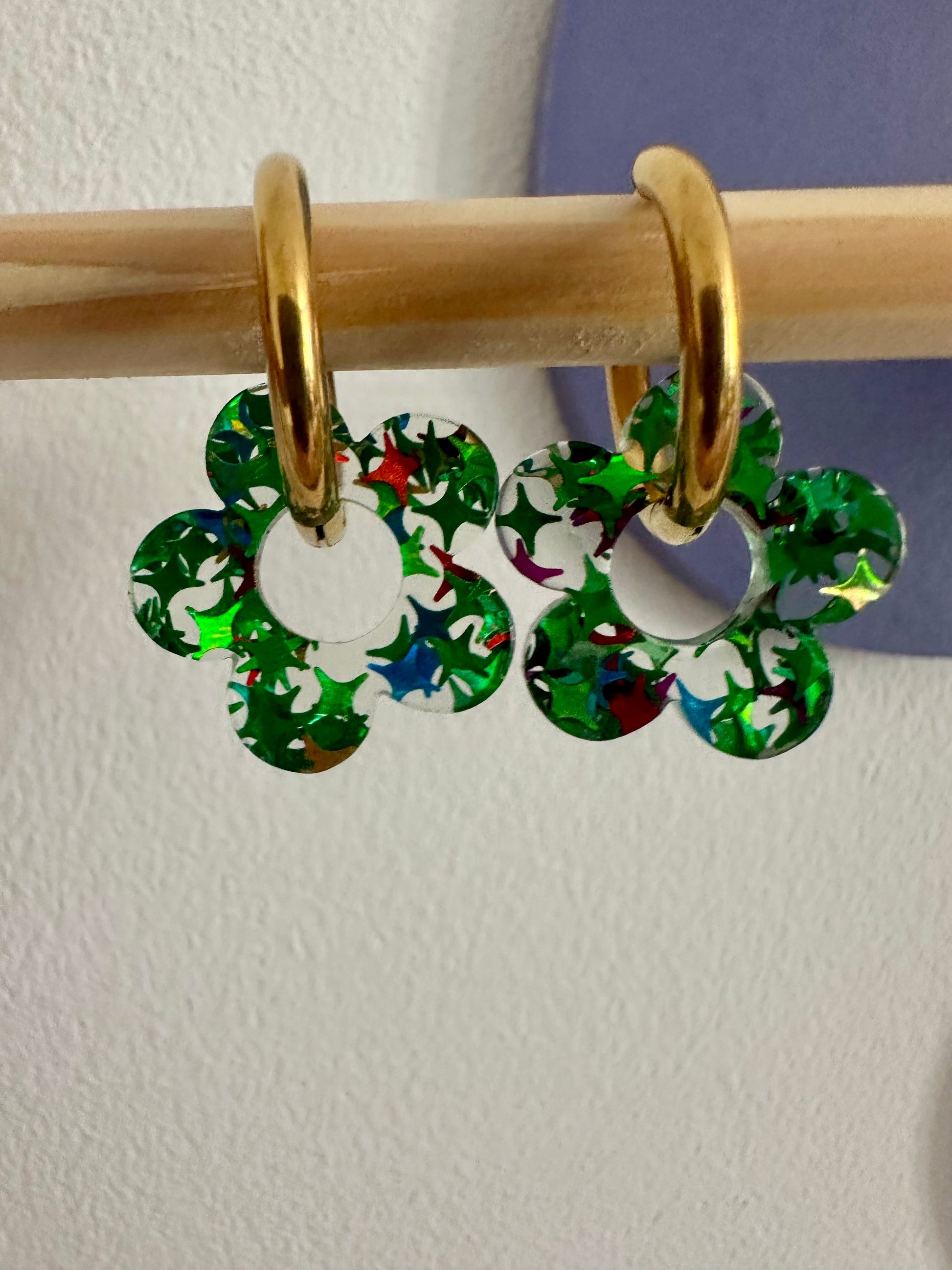 Créoles avec pampilles ELIETTE - Camilmari Bijoux - Créoles dorées avec une paire de pampilles fleurs